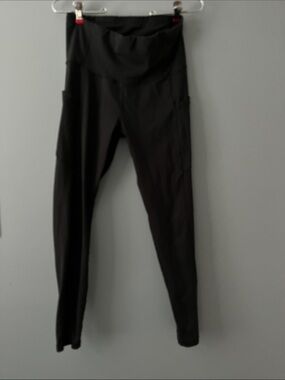 Black High-Waist Leggings with Side Pockets